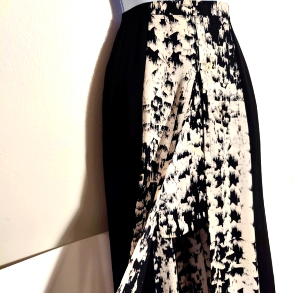 BCBG MAXAZRIA Skirt XS - Picture 7 of 10